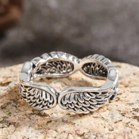 Angel Feather Wing Ring Size 7.5 - Picture 1 of 8